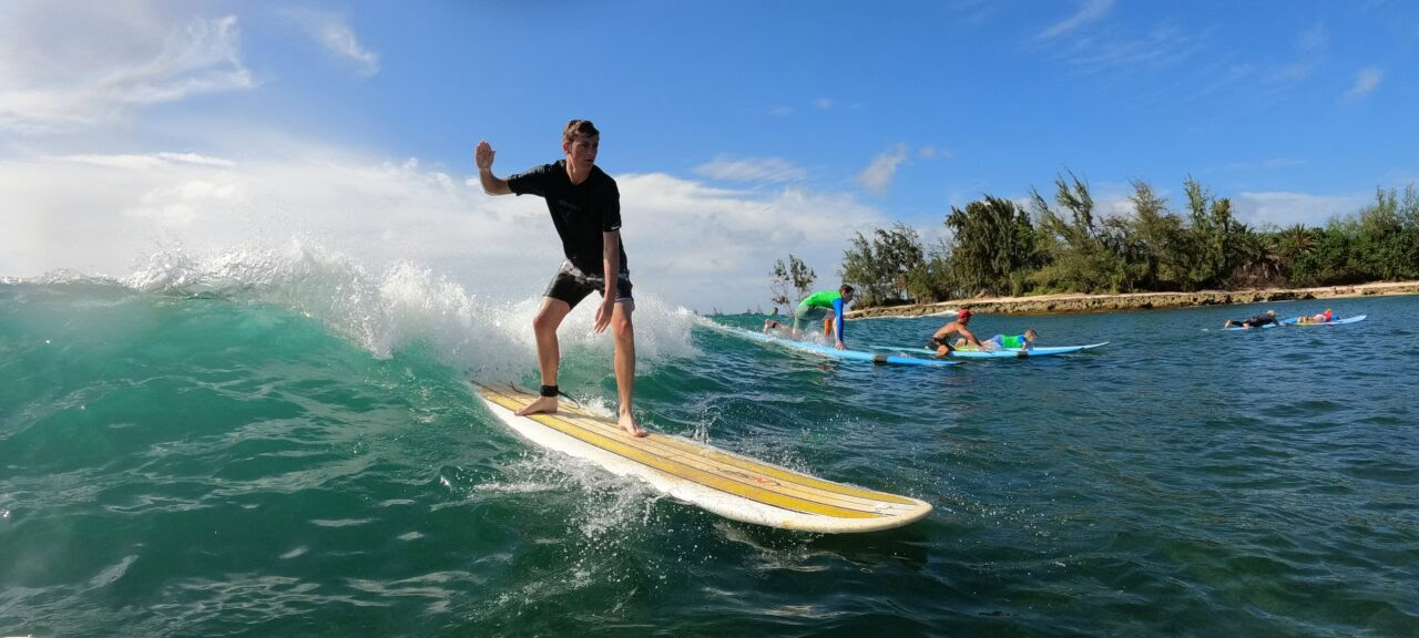 Kort surf- och yogaretreat