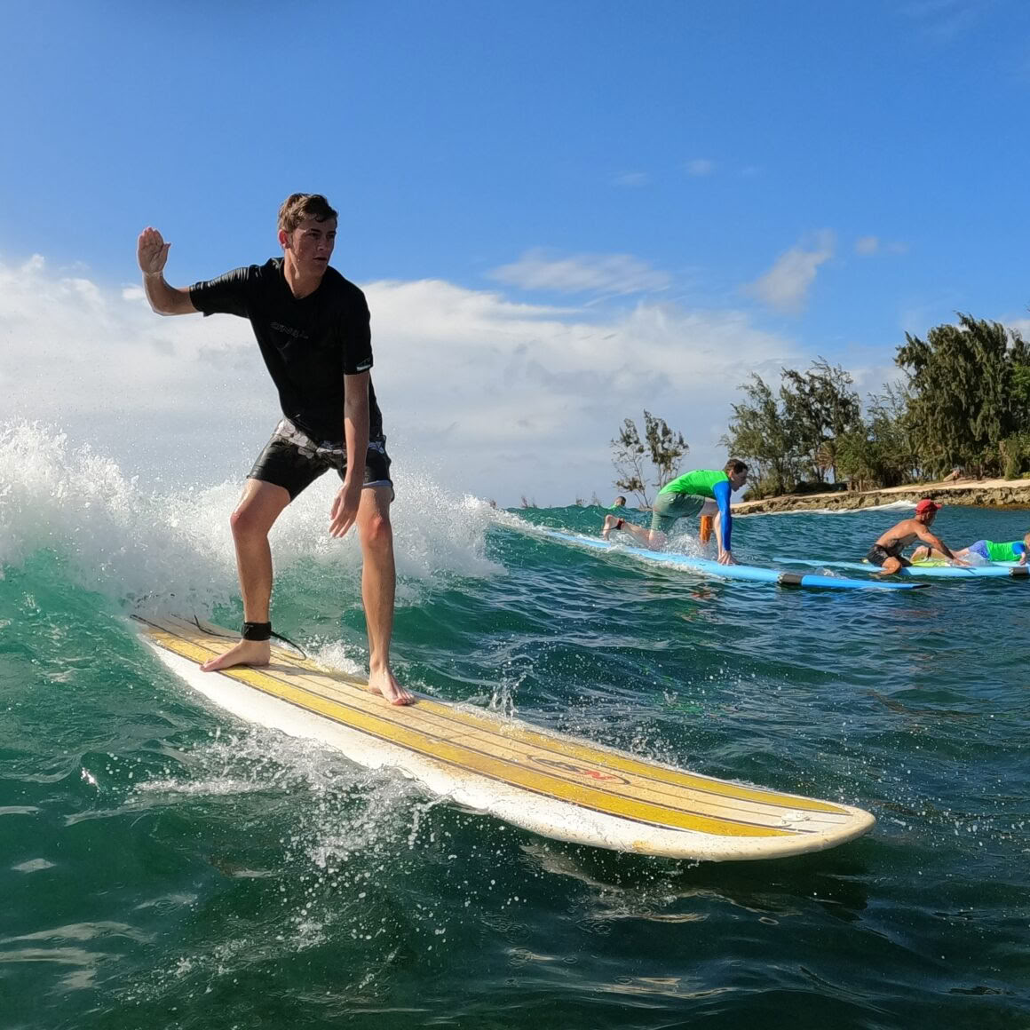 Kort surf- och yogaretreat