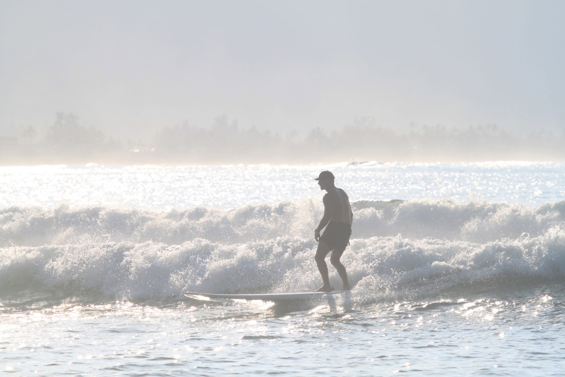 Kort surf- och yogaretreat