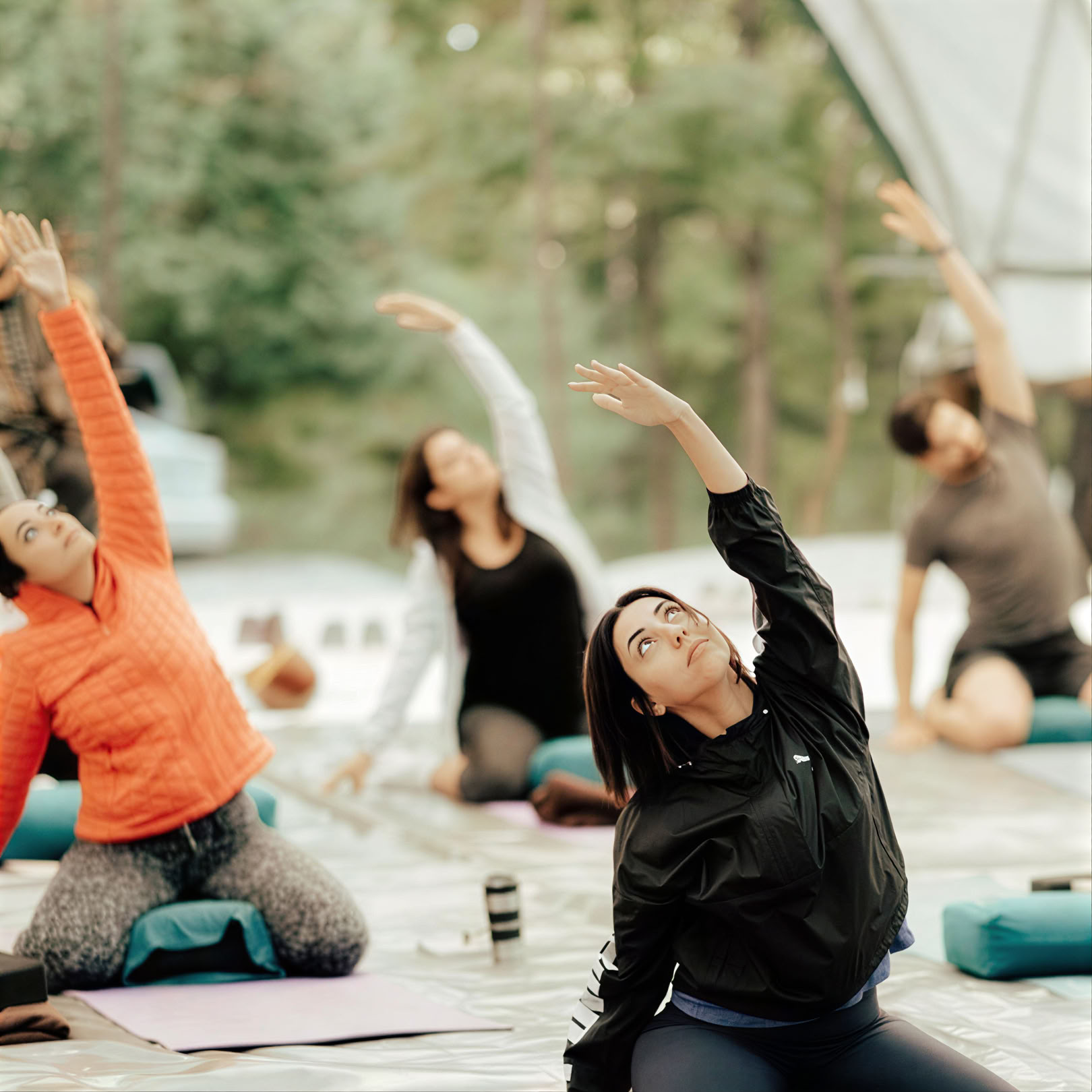 Faciliterad yoga i naturen