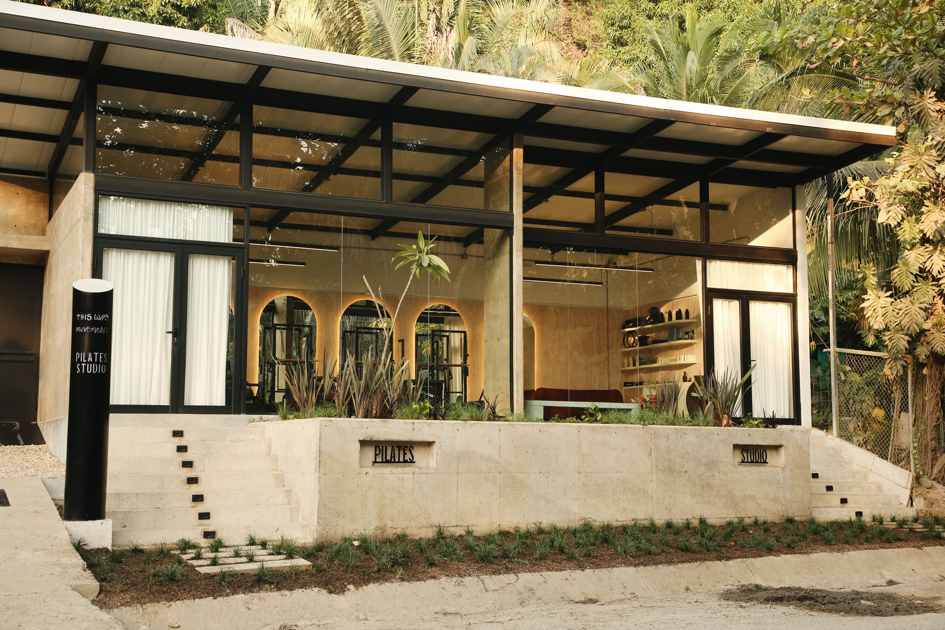 Pilates reformer-retreat
