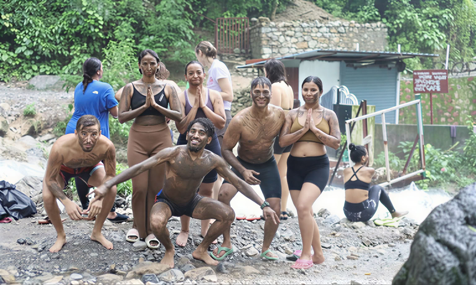 Lärarutbildning i aerial yoga i Rishikesh, Indien