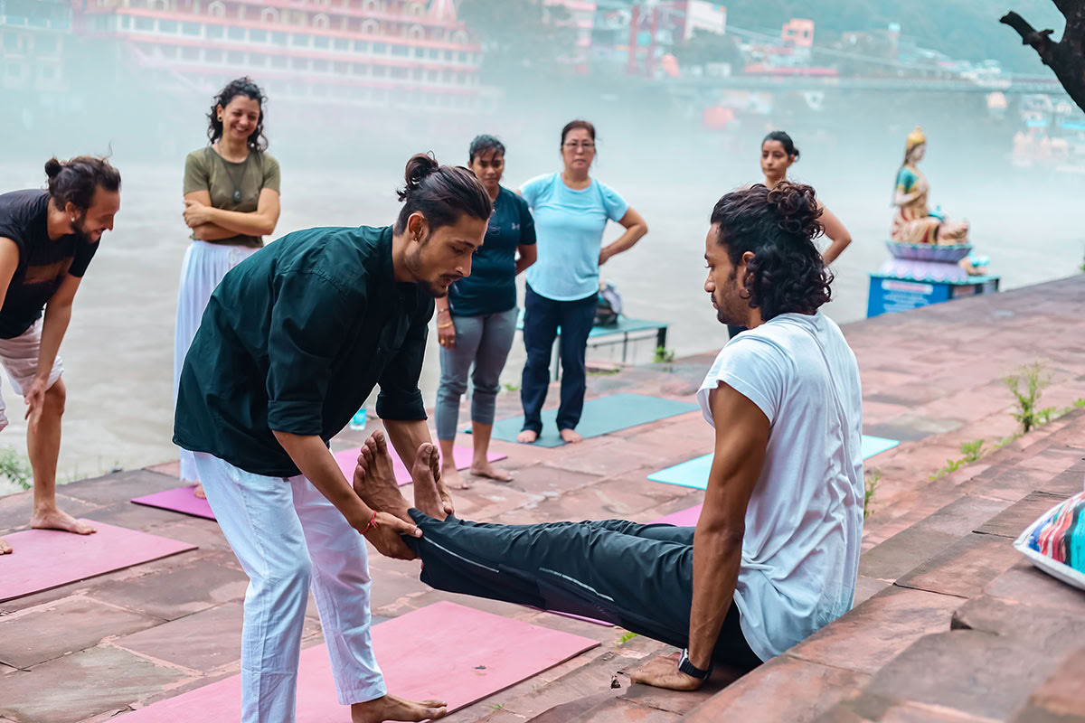 Lärarutbildning i aerial yoga i Rishikesh, Indien