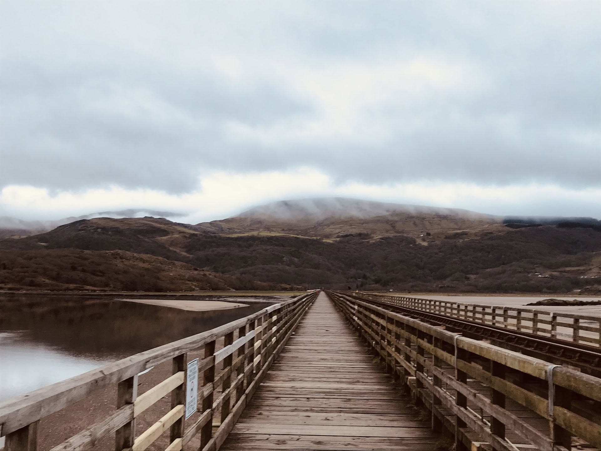 TRE (Trauma-/spänningsfrigörande övningar) workshop – Återställ ditt nervsystem — The Held Space – retreater och workshops för reglering av nervsystemet vid PTSD, CPTSD (komplex PTSD), ångest, utmattning, sorg, trauma, kronisk smärta,