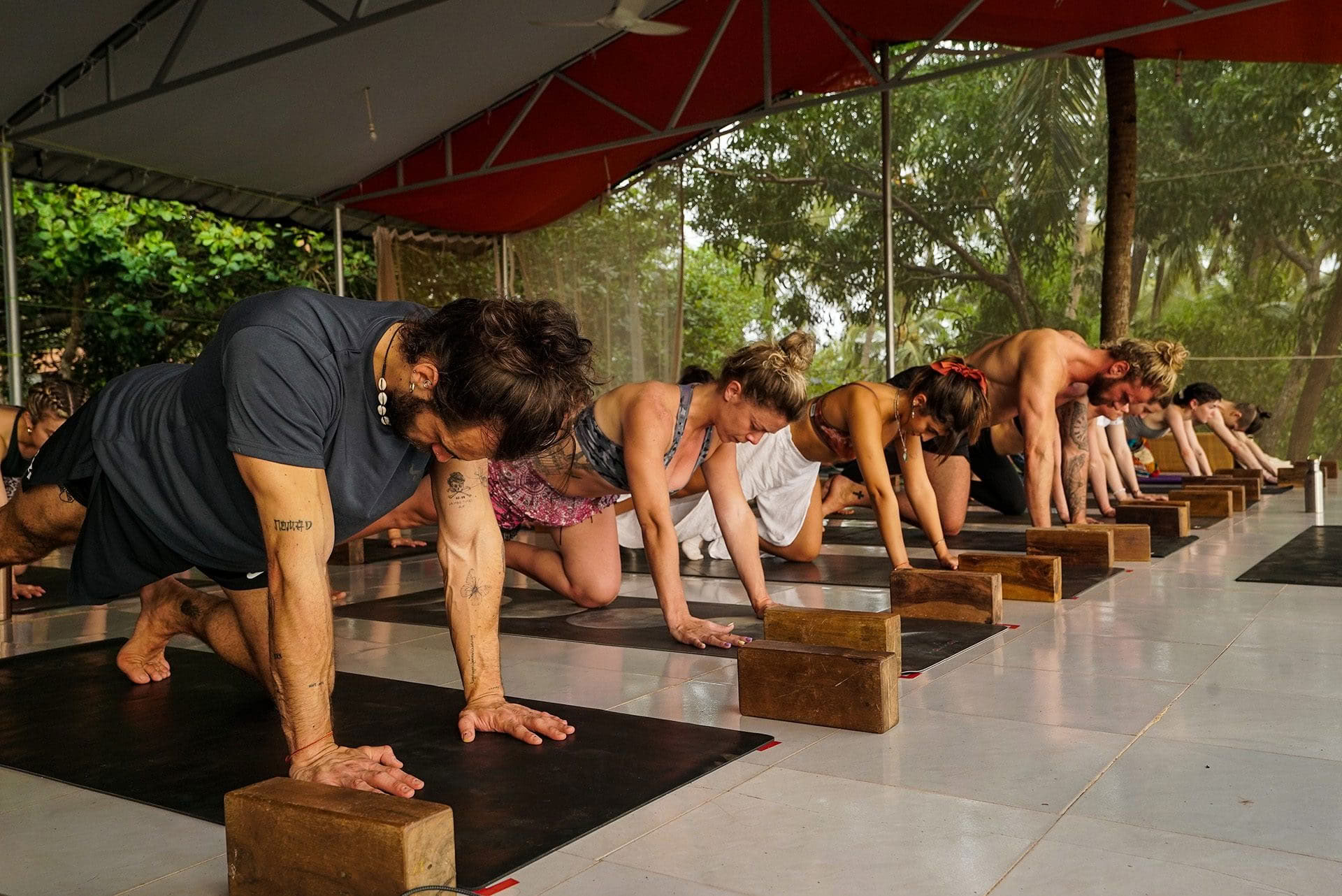 200-timmars lärarutbildning i Hatha Vinyasa-yoga – 31 jan – 25 feb