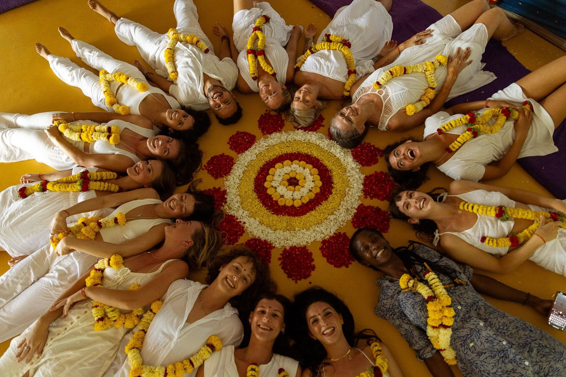 200-timmars lärarutbildning i Hatha Vinyasa-yoga – 25 april–20 maj