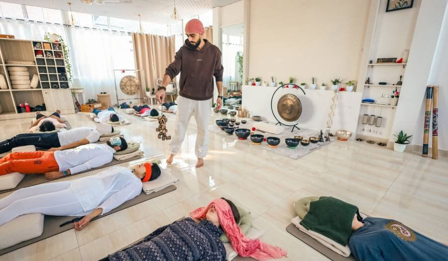 100-timmars utbildningskurs för ljudhealinglärare i Rishikesh