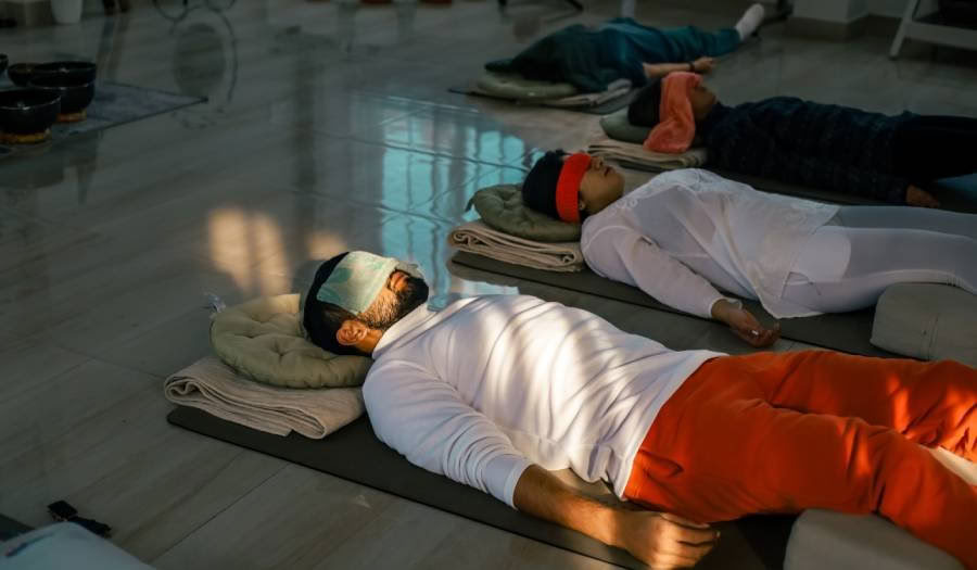 100-timmars utbildningskurs för ljudhealinglärare i Rishikesh
