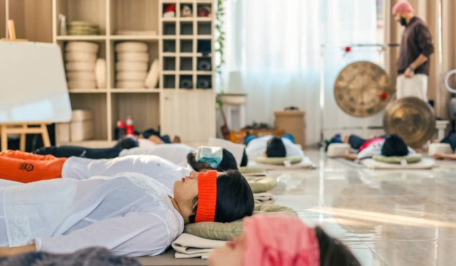 100-timmars utbildningskurs för ljudhealinglärare i Rishikesh