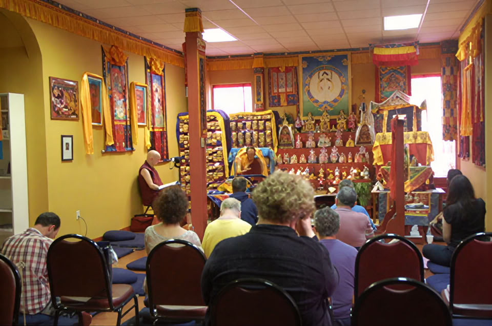 Ngondro (18:00) & tyst meditation (18:30)