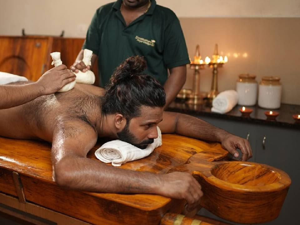 21-dagars Veda Evolve: ayurvedisk yoga, ayurveda-välmående och föryngrande terapi med yogaretreat