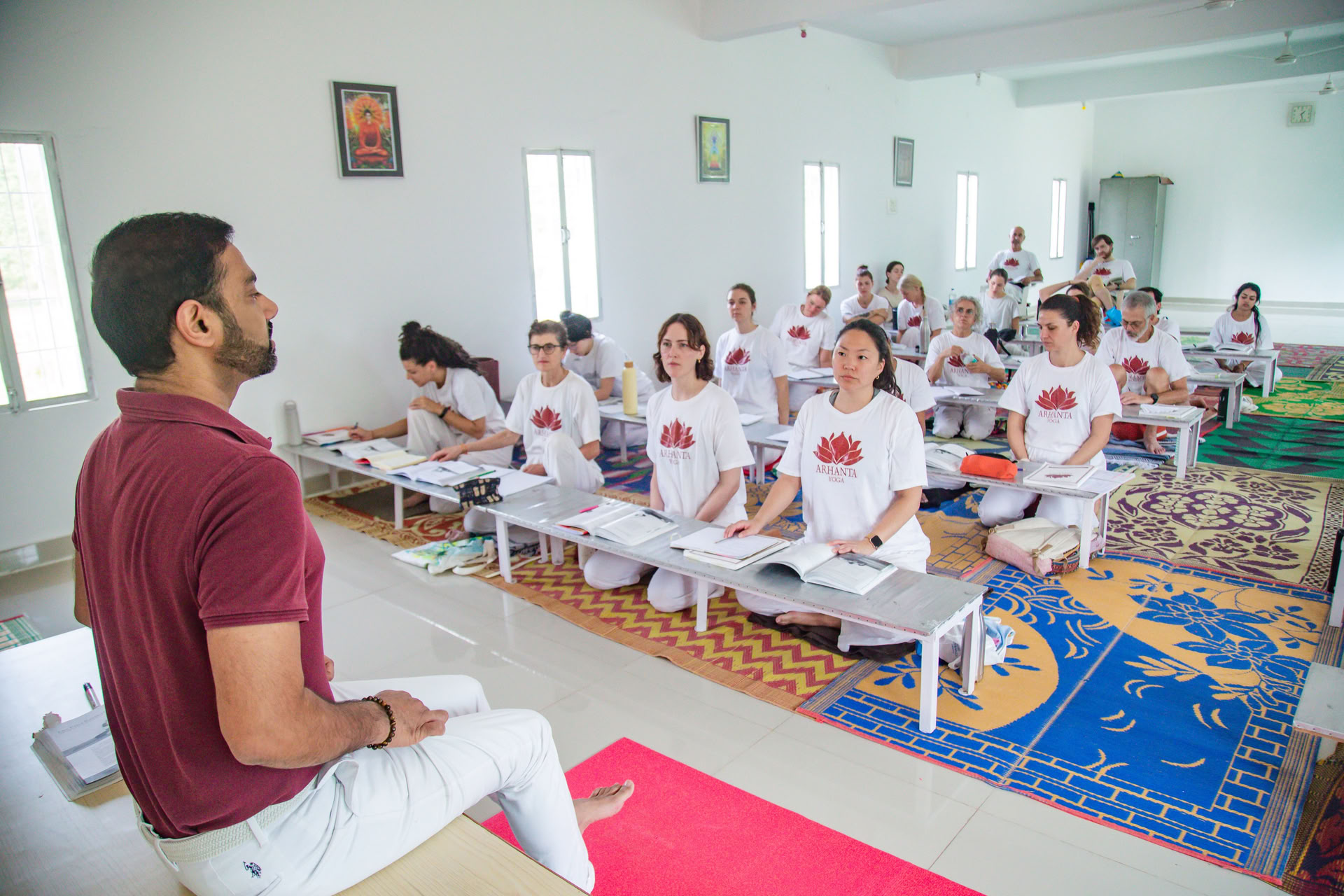 Lär dig yoga i Indien med en 200-timmars lärarutbildning