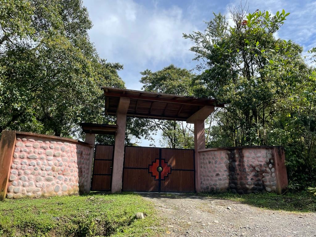 Hayulima: andliga och växtmedicinska retreater