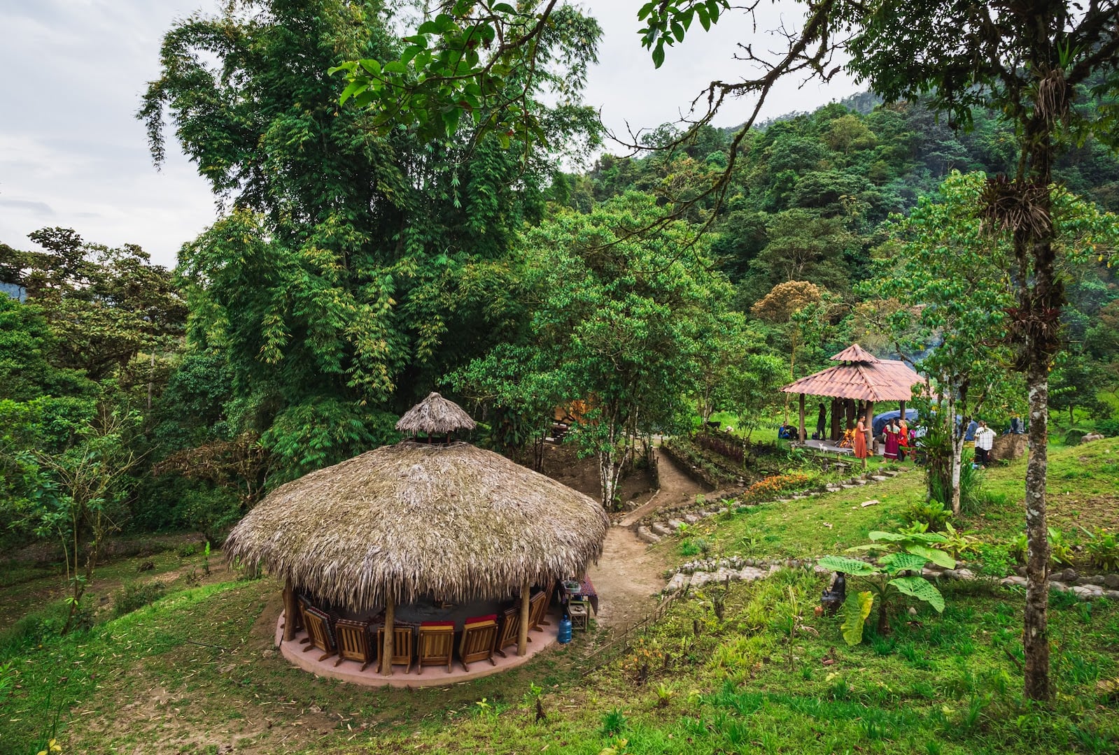 Hayulima: andliga och växtmedicinska retreater