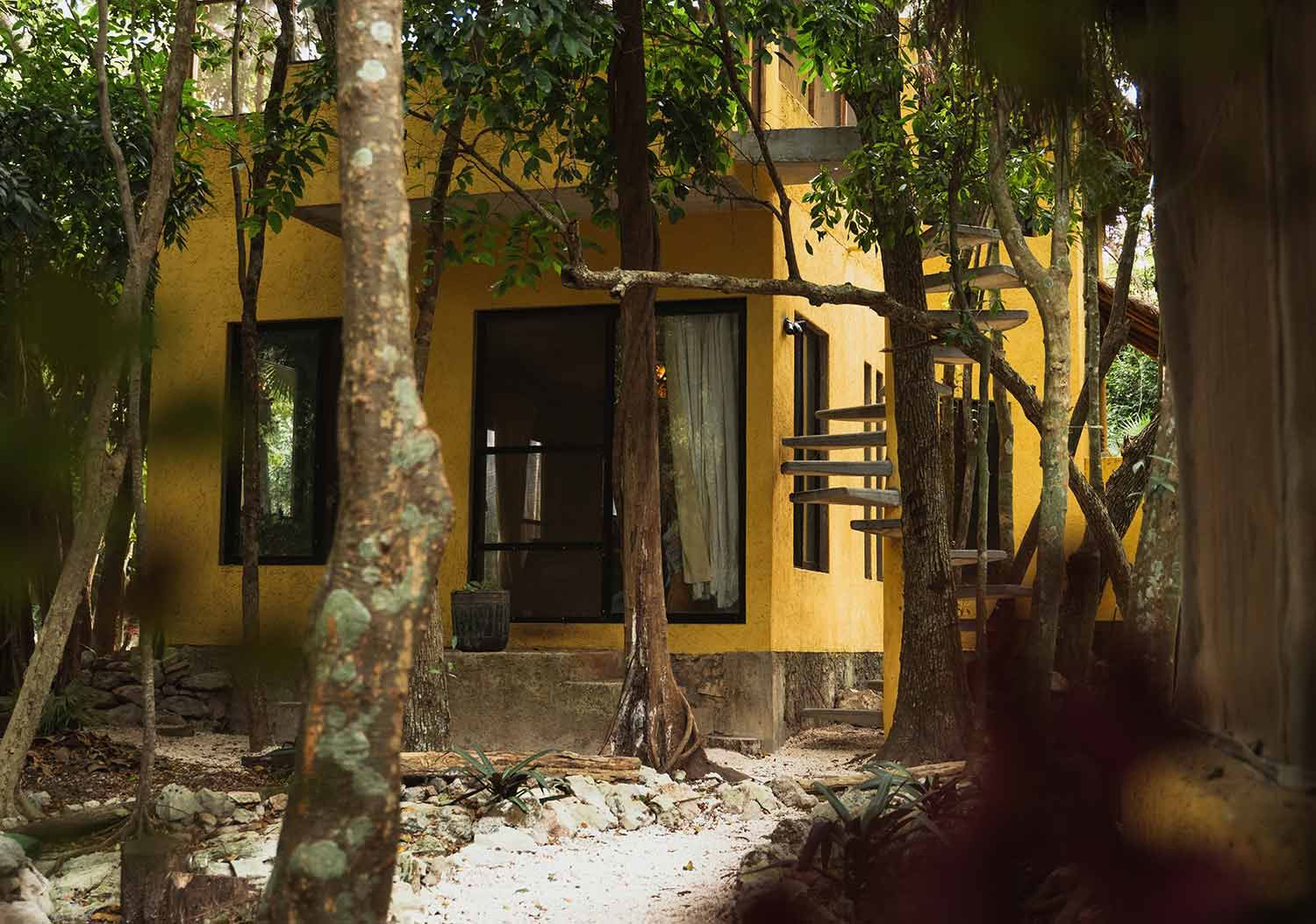 Ett andetag av yoga-ashram