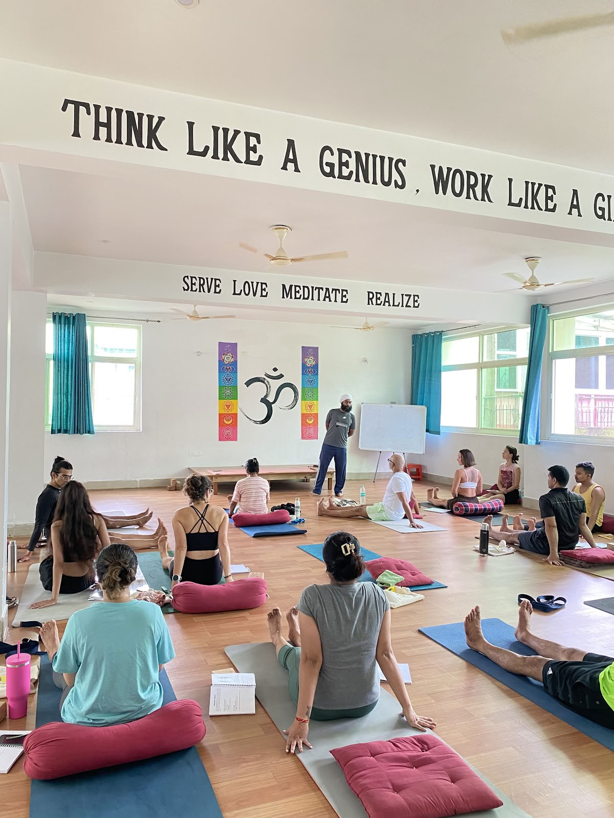 Rishikul Yogshala Rishikesh - Yogalärarutbildning i Rishikesh, Indien