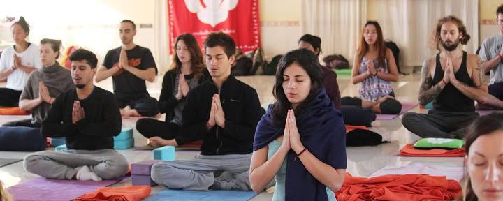 Rishikul Yogshala Rishikesh - Yogalärarutbildning i Rishikesh, Indien