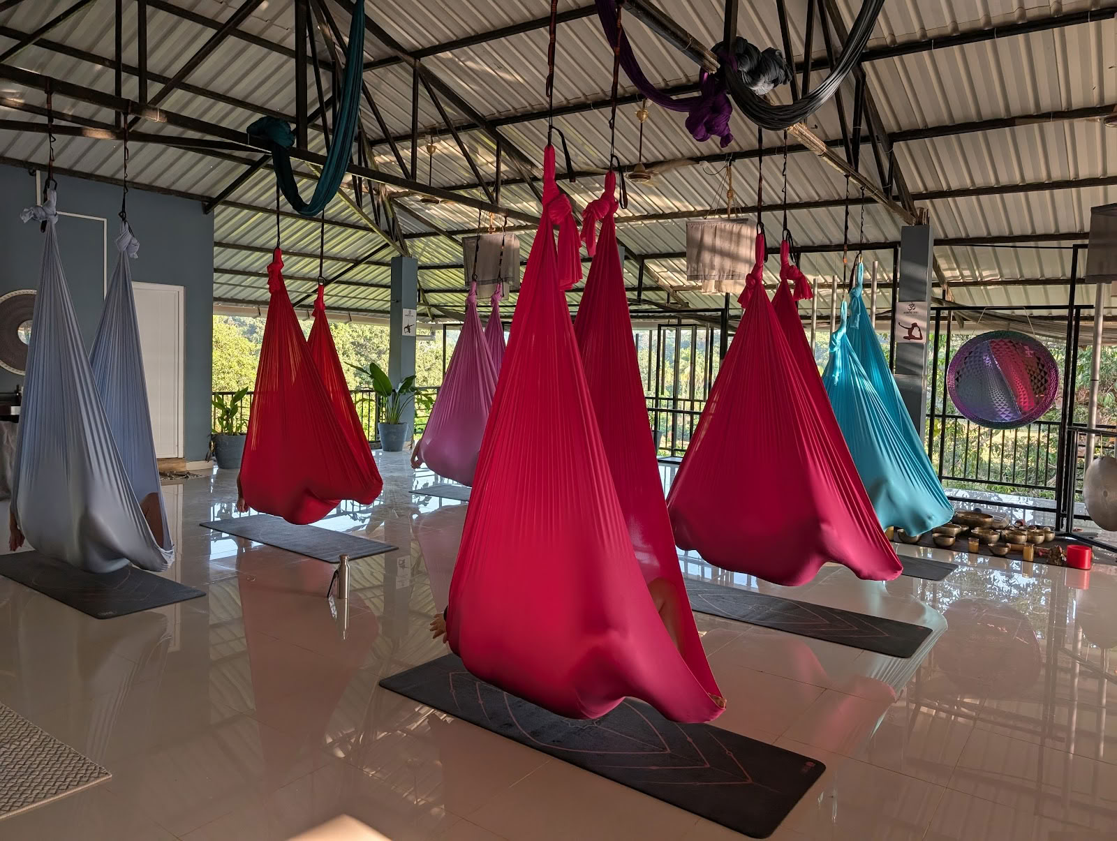 OM Studio Agonda - Aerial Yoga och ljudhealing i Goa