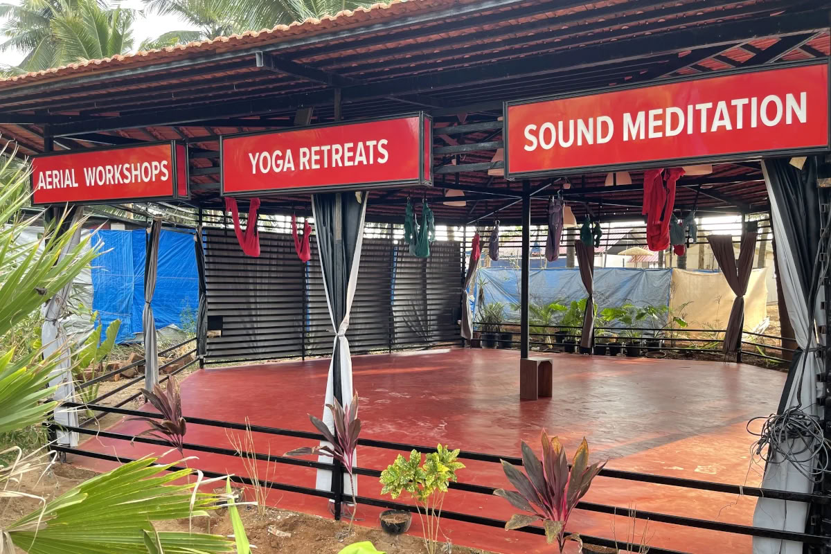 OM Studio Agonda - Aerial Yoga och ljudhealing i Goa
