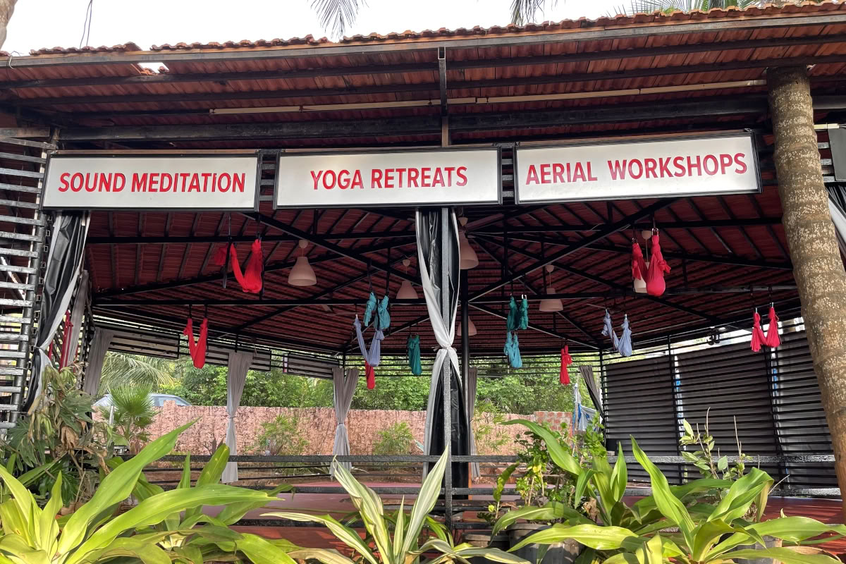OM Studio Agonda - Aerial Yoga och ljudhealing i Goa