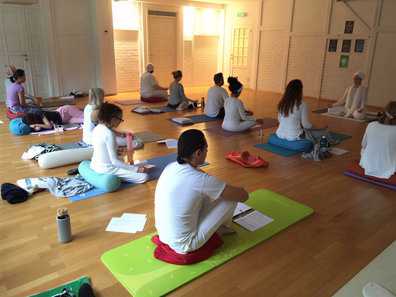Kundaliniyogaskola & yogaterapi