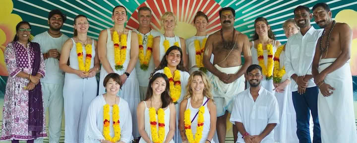 Lalitha Yoga Academy - Yogalärarutbildning i Varkala, Kerala