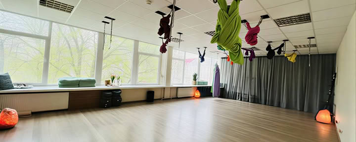 Studio Air Therapy | Oro Yoga Vilnius | Aerial Yoga Litauen