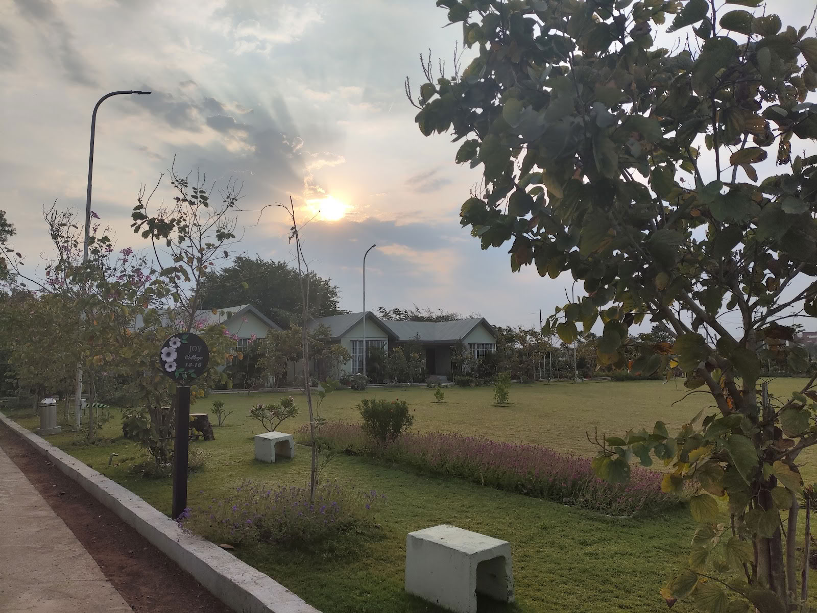 Livsskolan Bhopal - Yoga, meditation, välmående och personlig utveckling