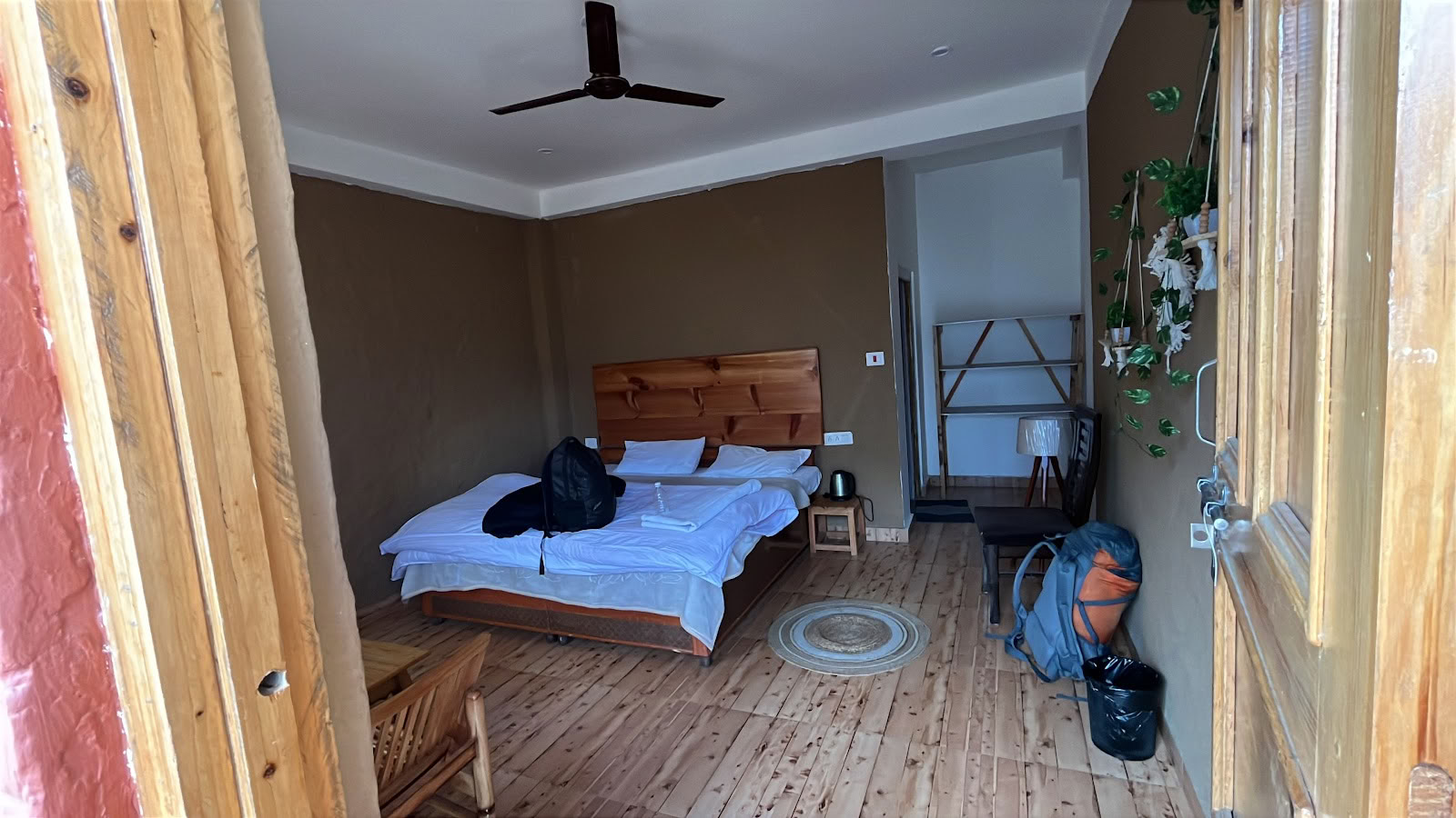 The Void Tirthan - Workation från bergen, hemvistelse, coliving, coworking och café