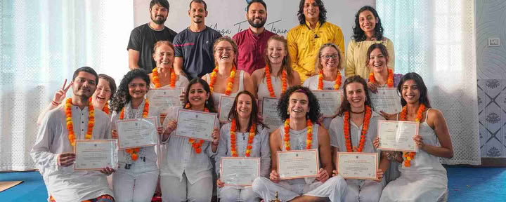 Drishti Yoga School - Bästa yogalärarutbildningsskolan i Rishikesh