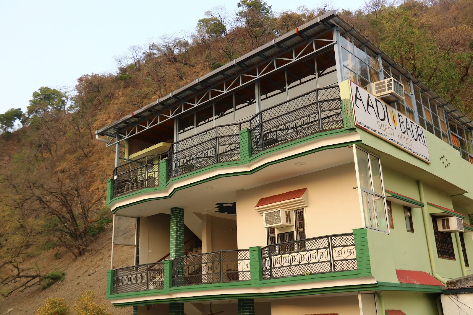 Aadi Yoga School – den bästa traditionella yogaskolan i Rishikesh, Indien
