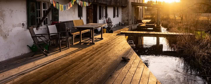 Amun Retreats