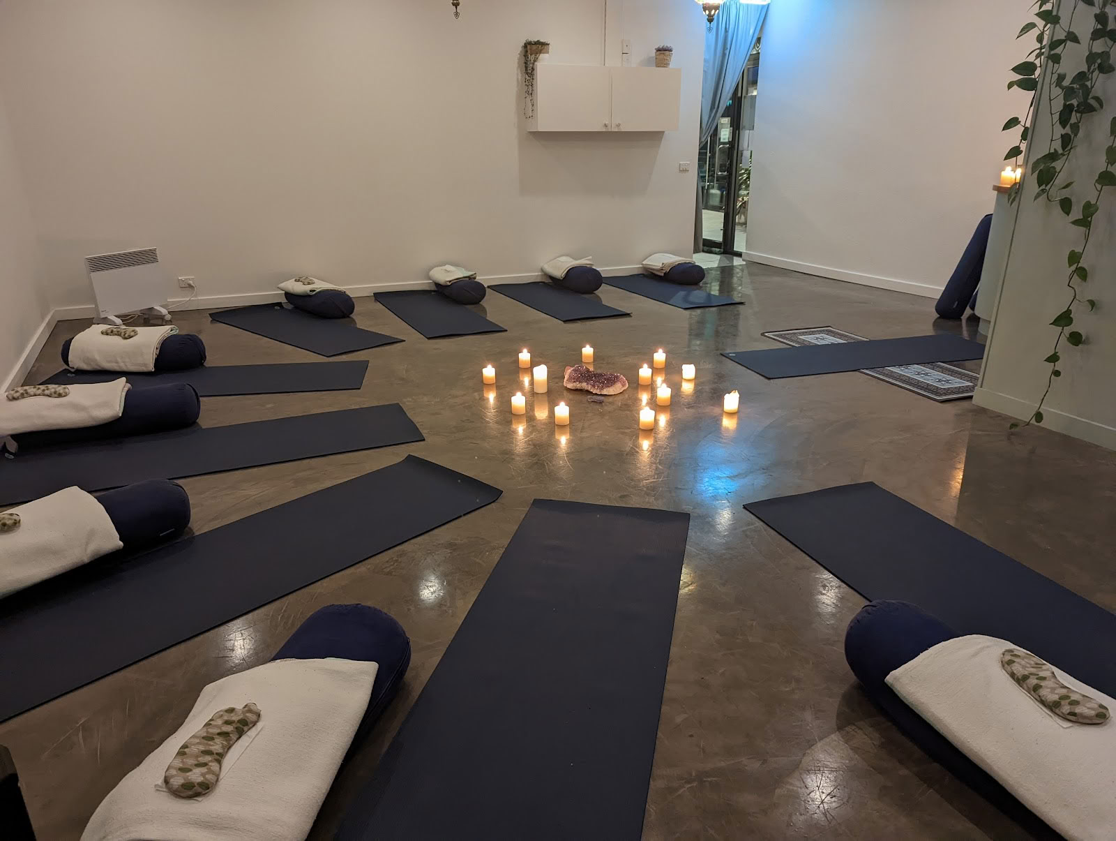 Kirsty Saunders - Spinal Energetics & Retreater