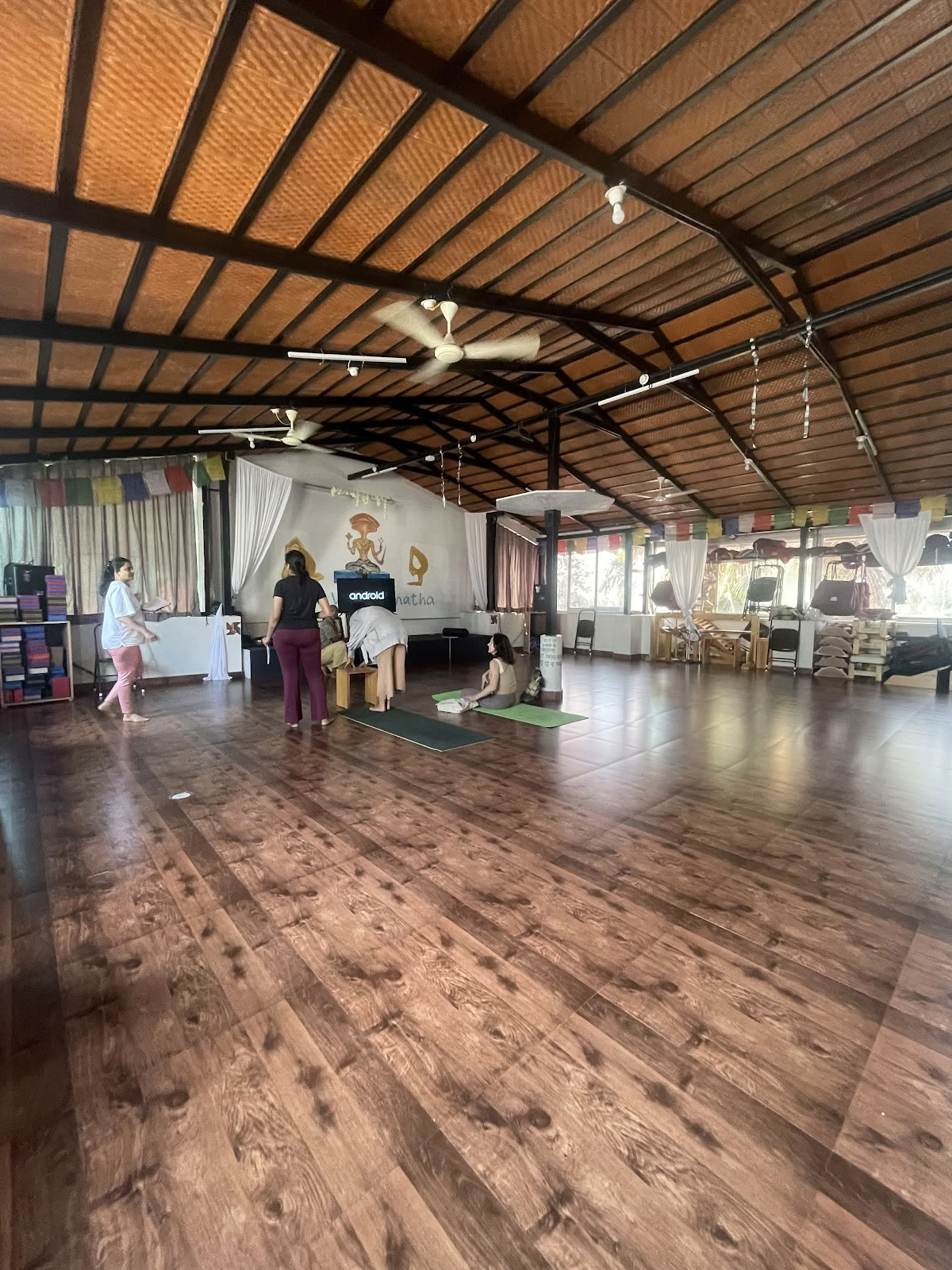 Yoga med Srinatha, Mysore, Indien - Ashtanga | Hatha | Iyengar yogalärarutbildningscenter
