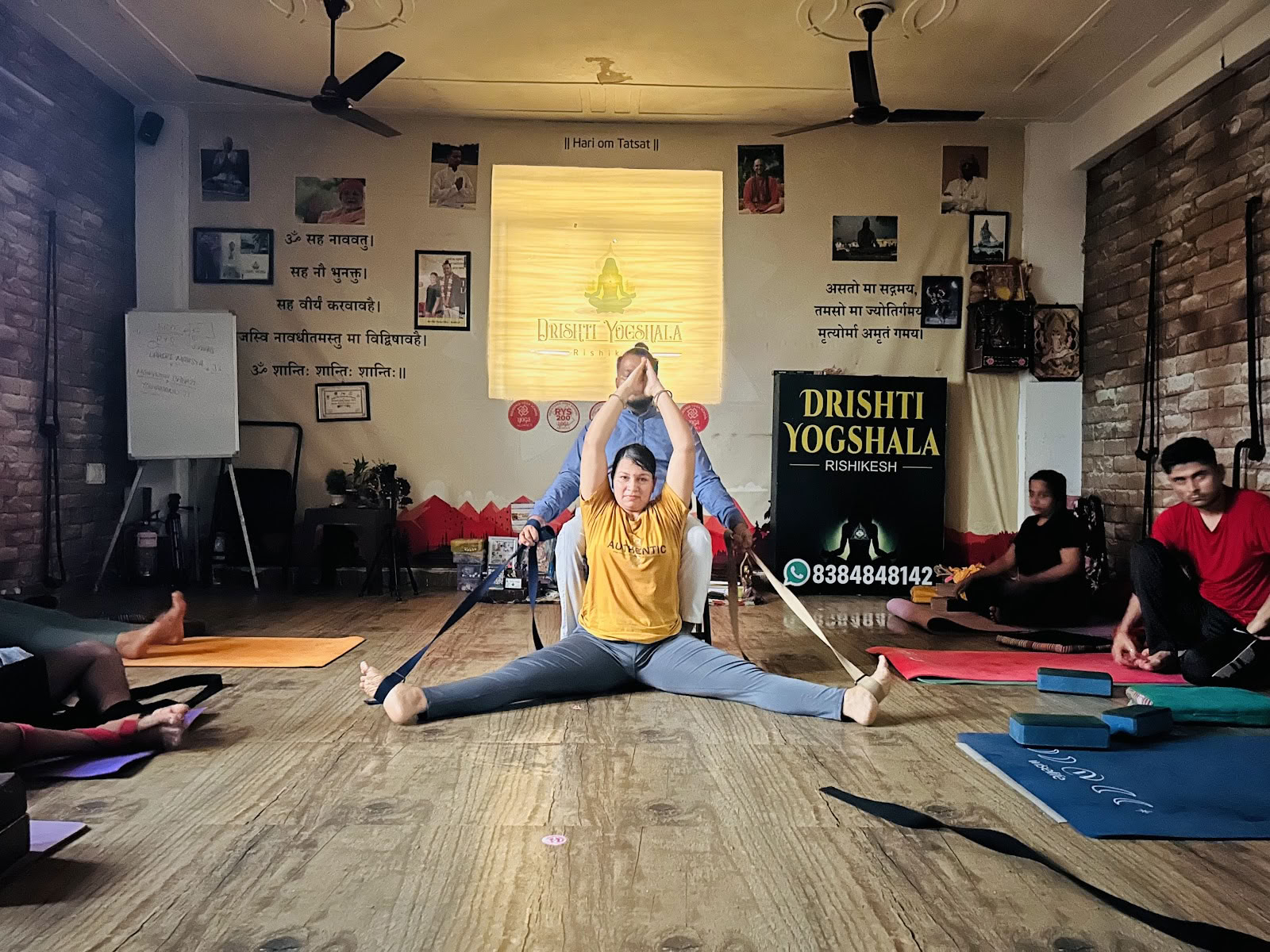 Drishti Yogshala Rishikesh (yogaskola)