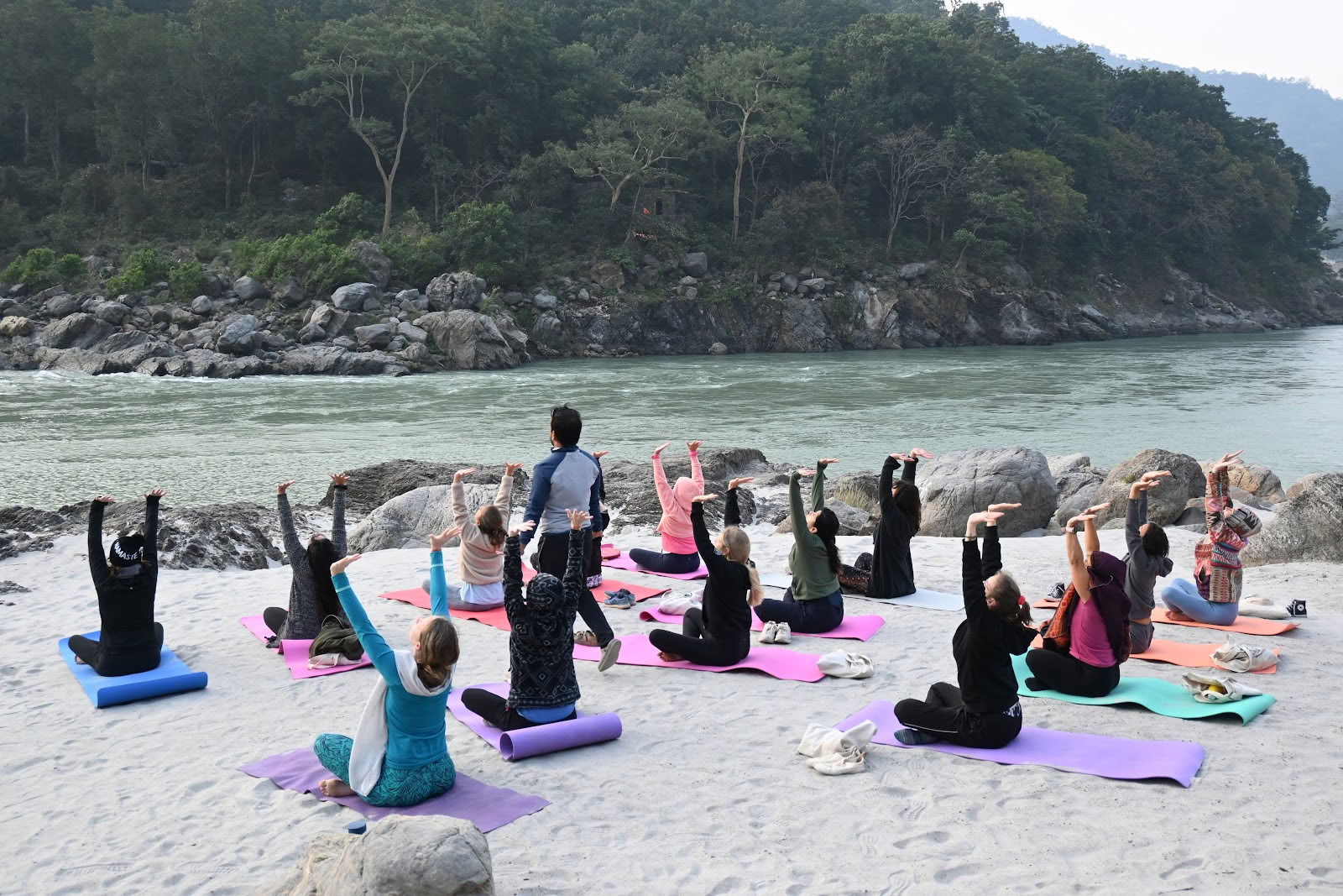 Jiva Yoga Academy - 200-timmars och 300-timmars yogalärarutbildning i Rishikesh, Indien