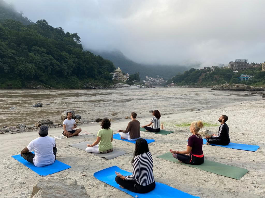 Jiva Yoga Academy - 200-timmars och 300-timmars yogalärarutbildning i Rishikesh, Indien