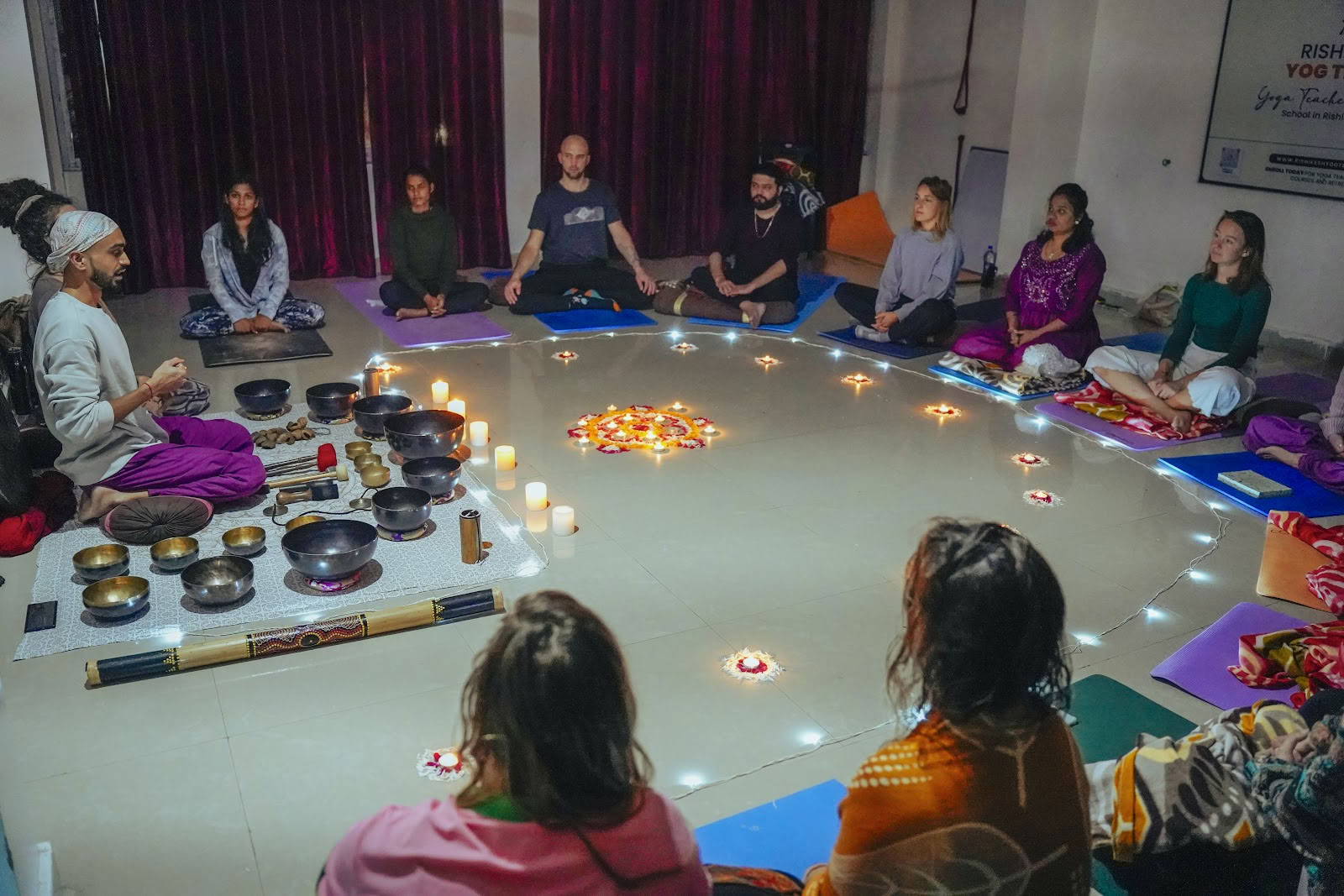 Kaivalyam Yogaskola - Yogalärarutbildning i Rishikesh