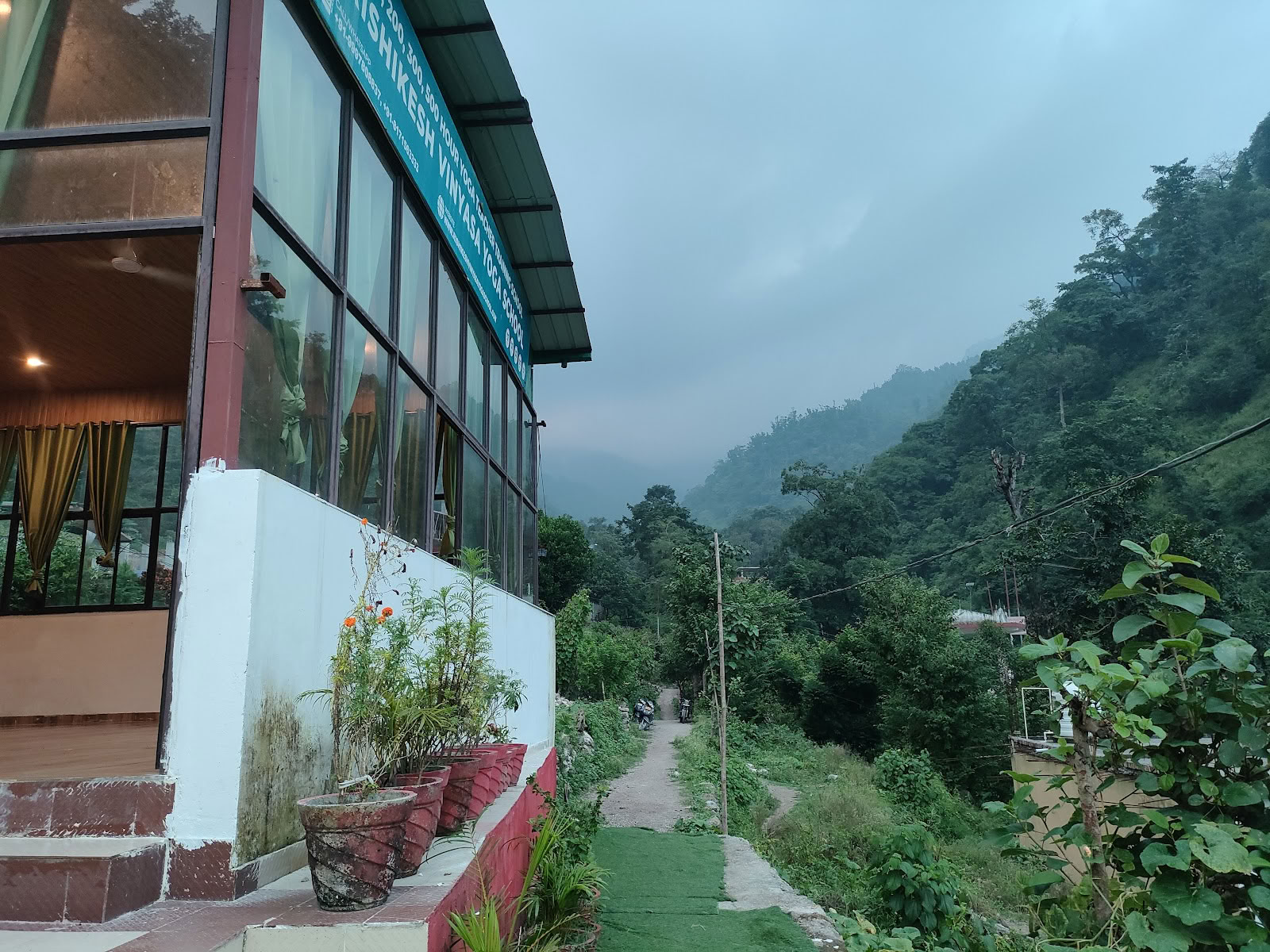 Rishikesh Vinyasa Yogaskola – Yogalärarutbildning Rishikesh, Indien