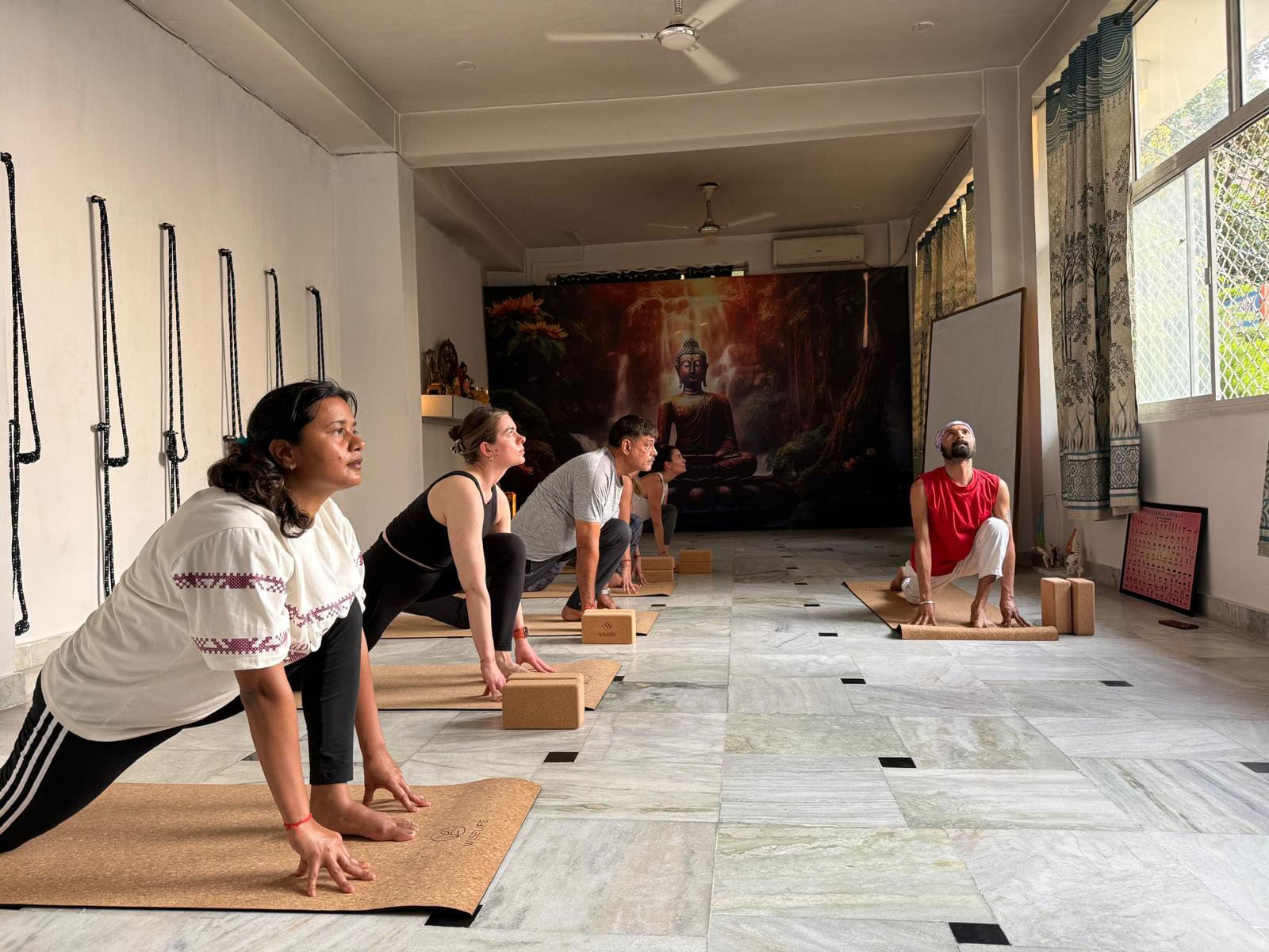 Rishikesh Yoga Valley School | Yogalärarutbildning i Rishikesh