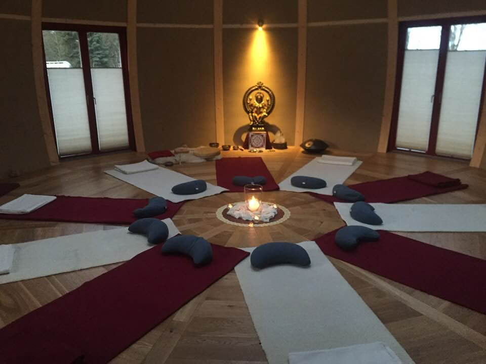Yogini Dome - Ljudrum av stillhet / Retreat, yoga och meditation