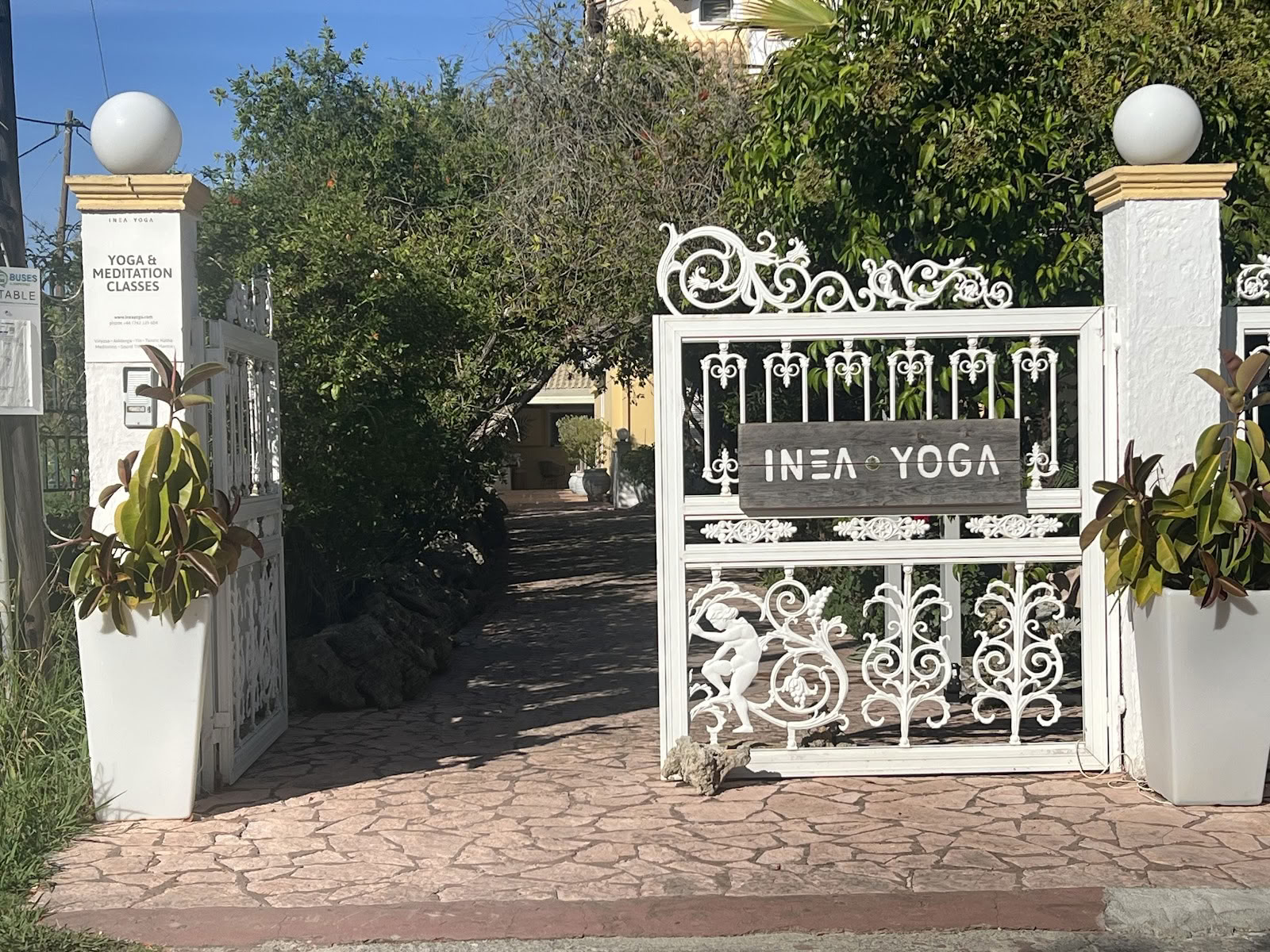 INEA YOGA Skola och retreatcenter