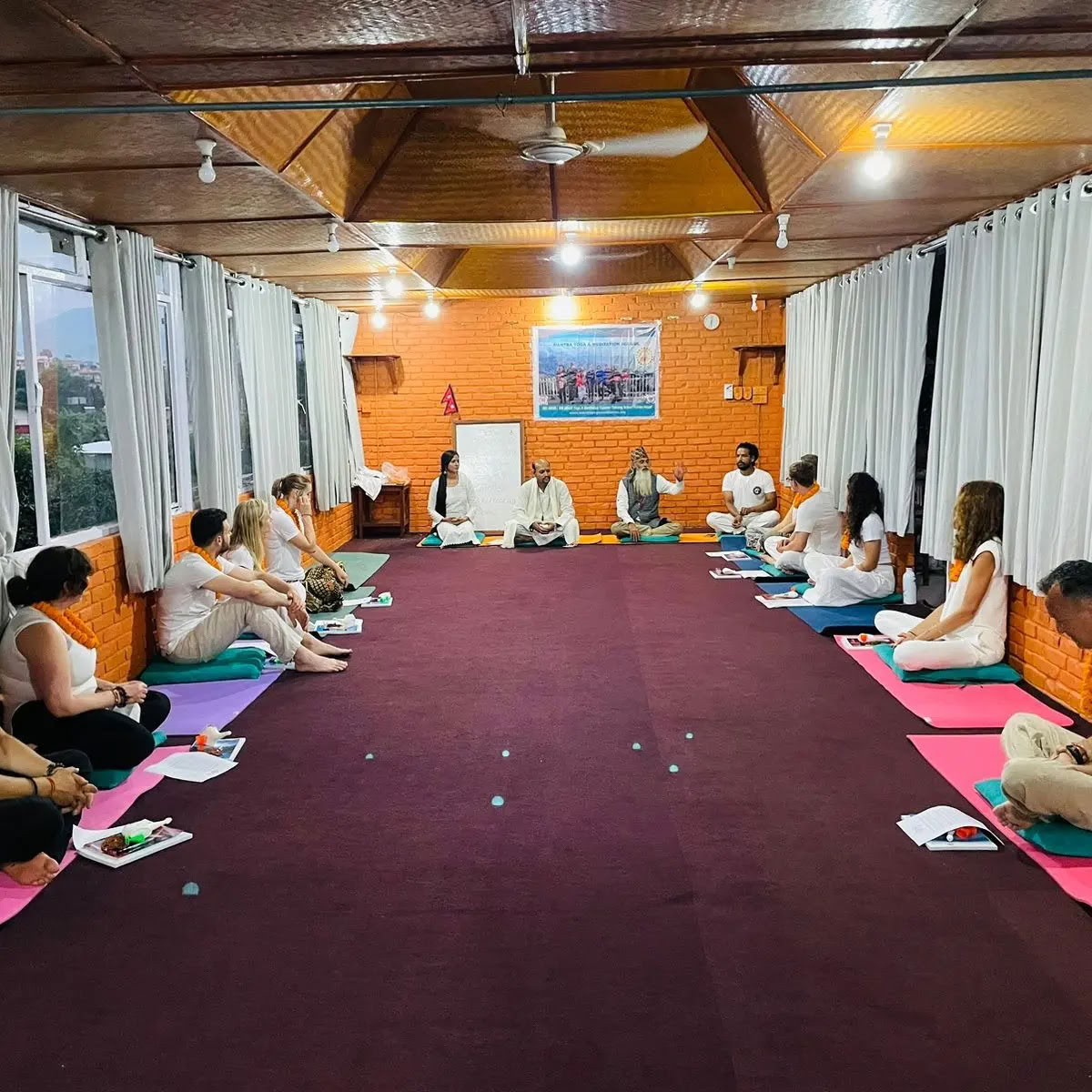 Yogalärarutbildning i Nepal – 200 timmar, 300 timmar, Mantra Yoga School, Pokhara