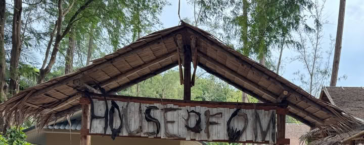 House of Om vid Bovy-stranden