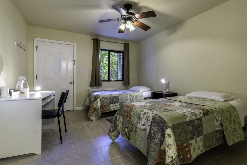 LGH: 2 Twin beds