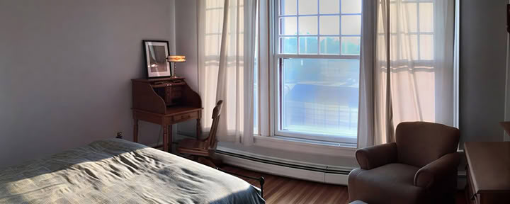 Private Room w/Queen Bed & Ensuite Bath