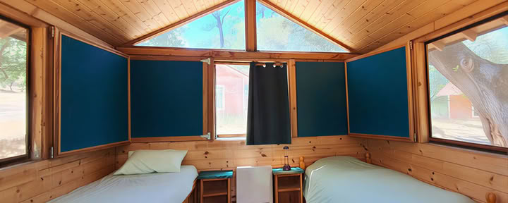 Om Cabin - Dubbel sovsal med en annan gäst (2 enkelsängar)