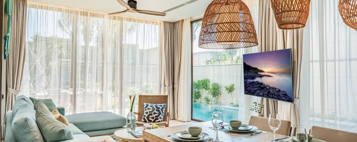 Trerumsvilla med trädgård – tillgång till pool
