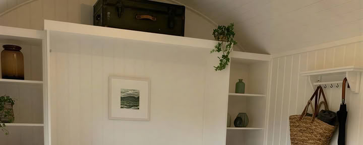 King Ensuite Shepherd's Hut: Self-Catering