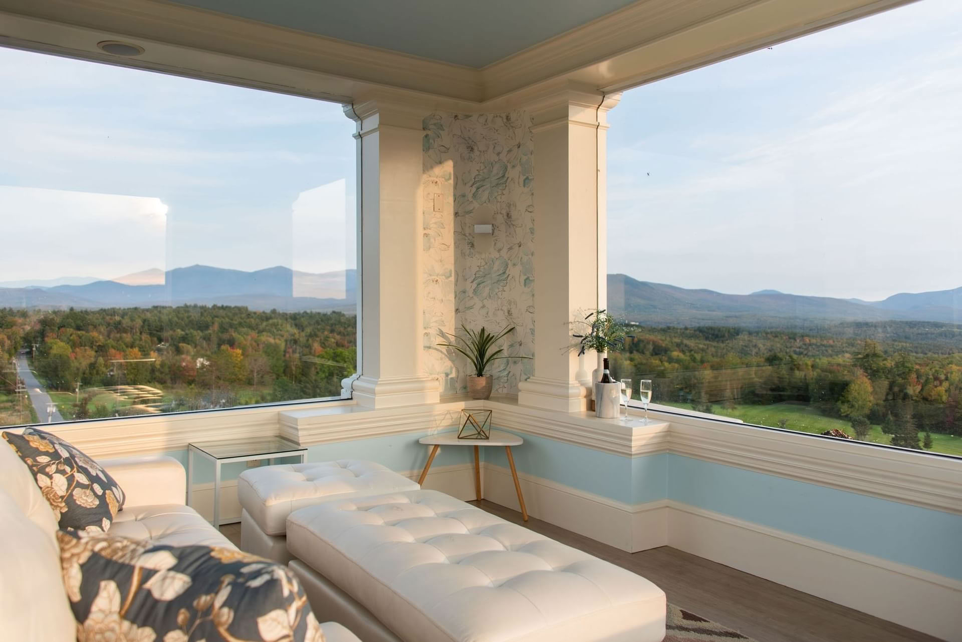 Grand View Queen Bed